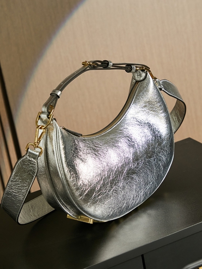 フェンディバッグ角部分ディテール